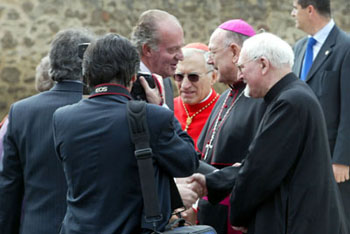 http://theunhivedmind.com/wordpress2/Pics/SMOM-Juan-Carlos-and-Jesuit-General-Kolvenbach.jpg